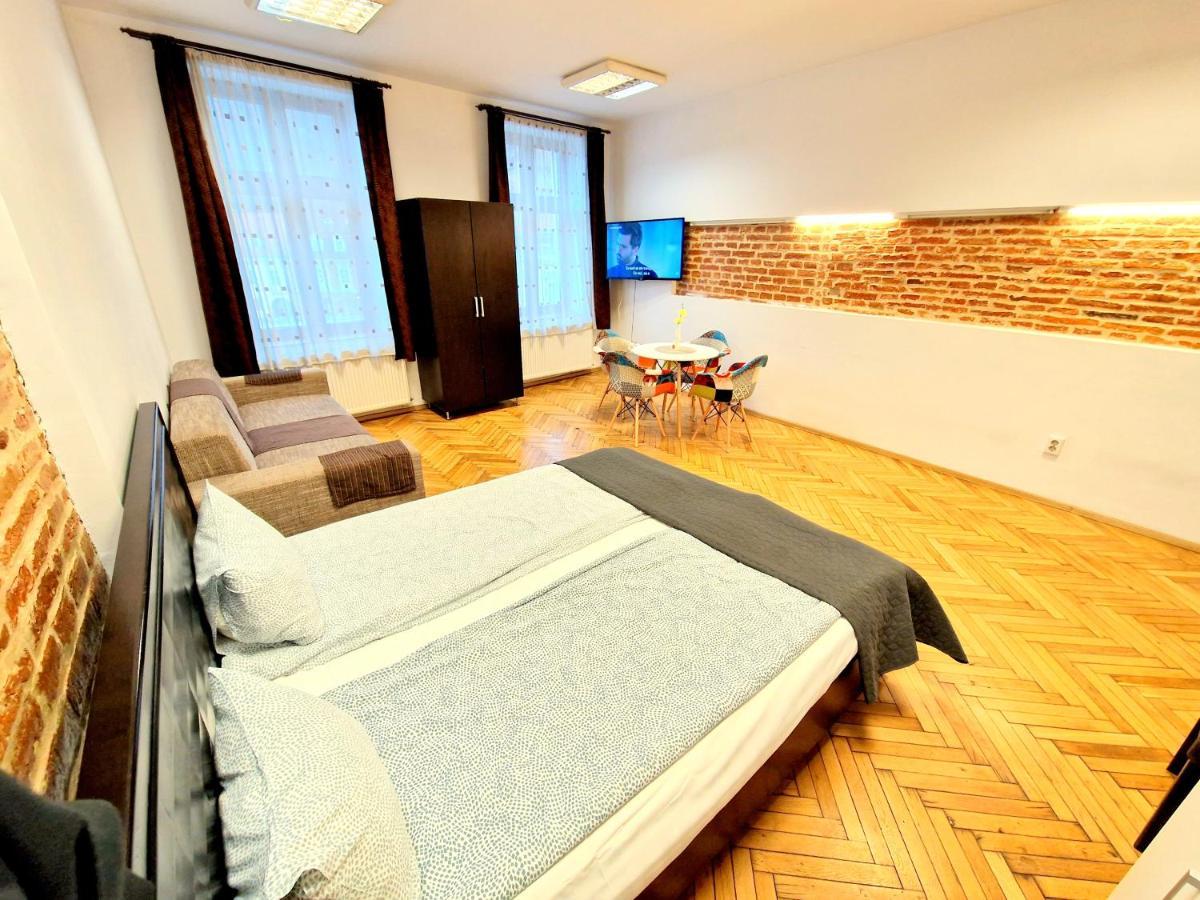Key Apartments In Main Square Braşov Exterior foto